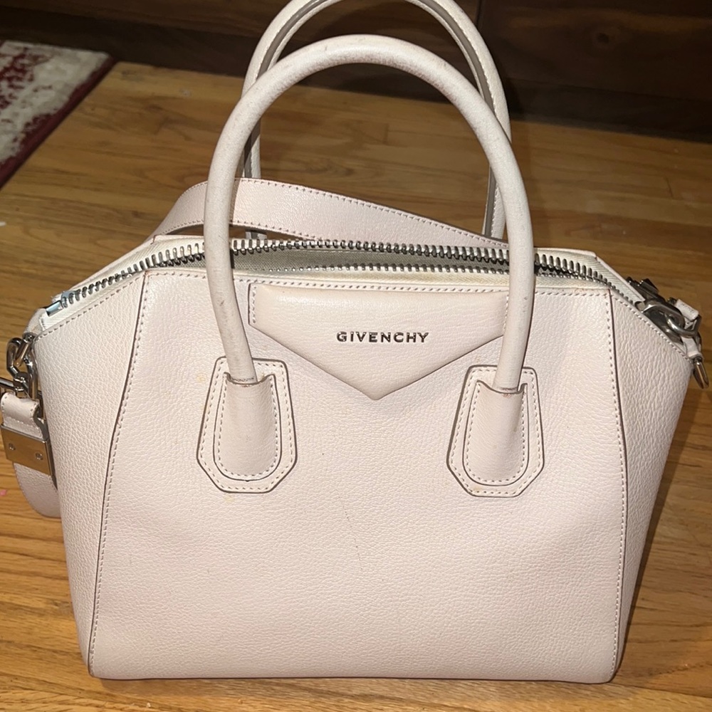 AUTHENTIC Givenchy Sugar Goatskin Medium Antigona